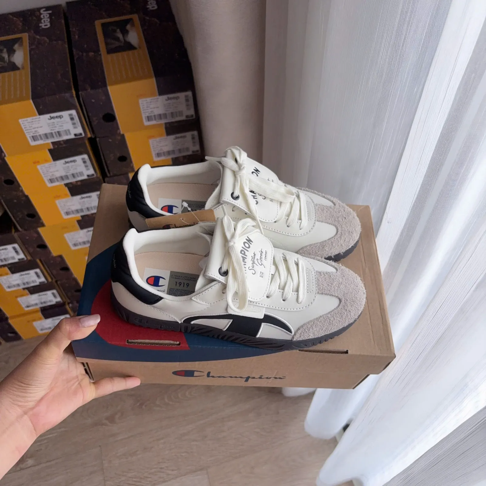Champion Essentials T Trainer “Cream Black”  (U4CFCTW14U3)