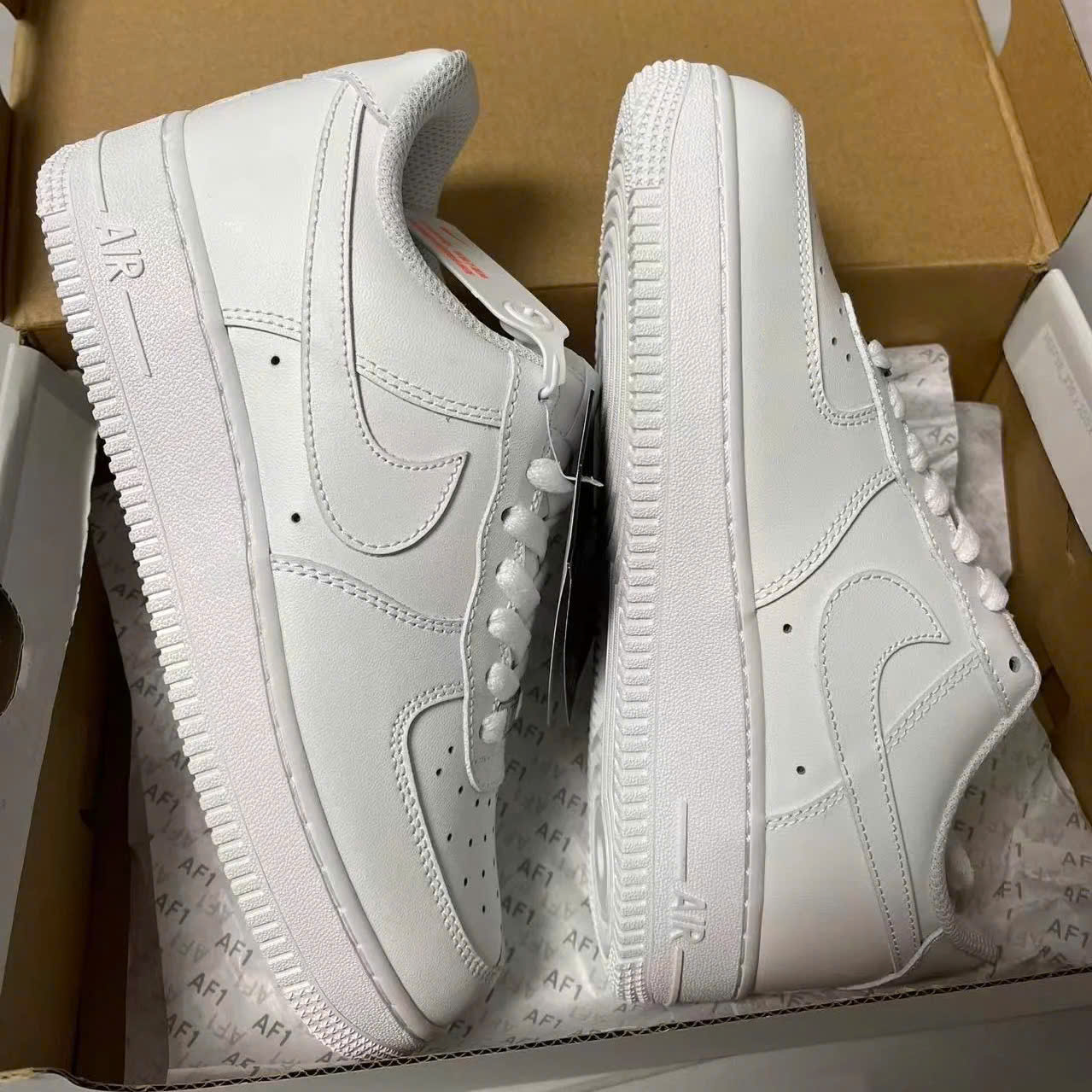 Nike Air Force 1 ‘Triple White’ (CW2288-111)