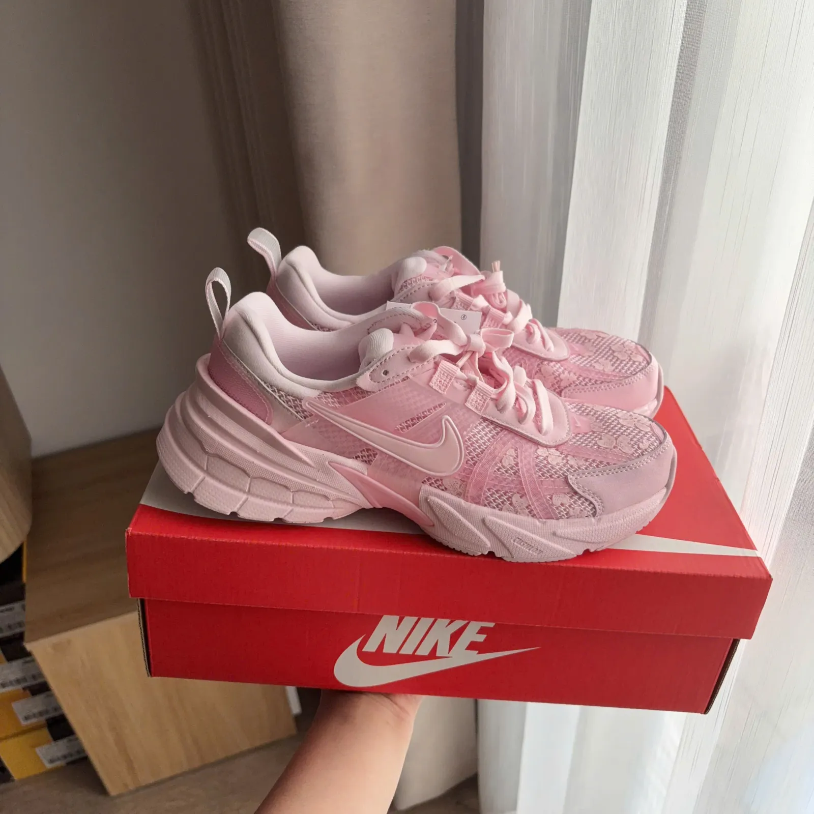 Nike V2K Run ‘Pink Foam’ WMNS (HJ5269-600)